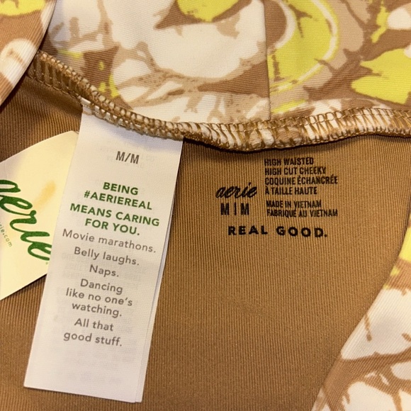 Aerie Cheekiest Coupe Tres
Echancree Bikini Bottom Size M - Picture 10 of 11